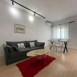 https://enjoy-travel-central-modern-apartment.hotels-in-tirana.com