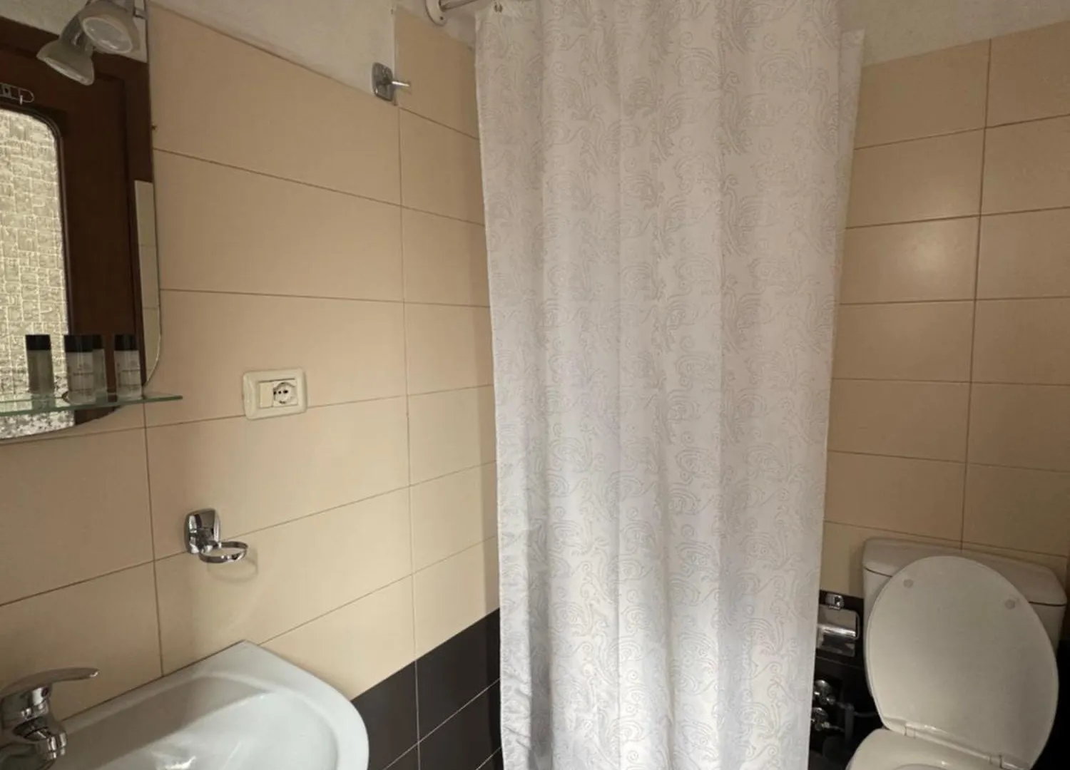 Xhelo'S Rooms Tirana Vendégház